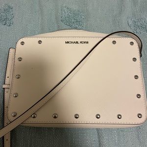 white michael kors crossbody